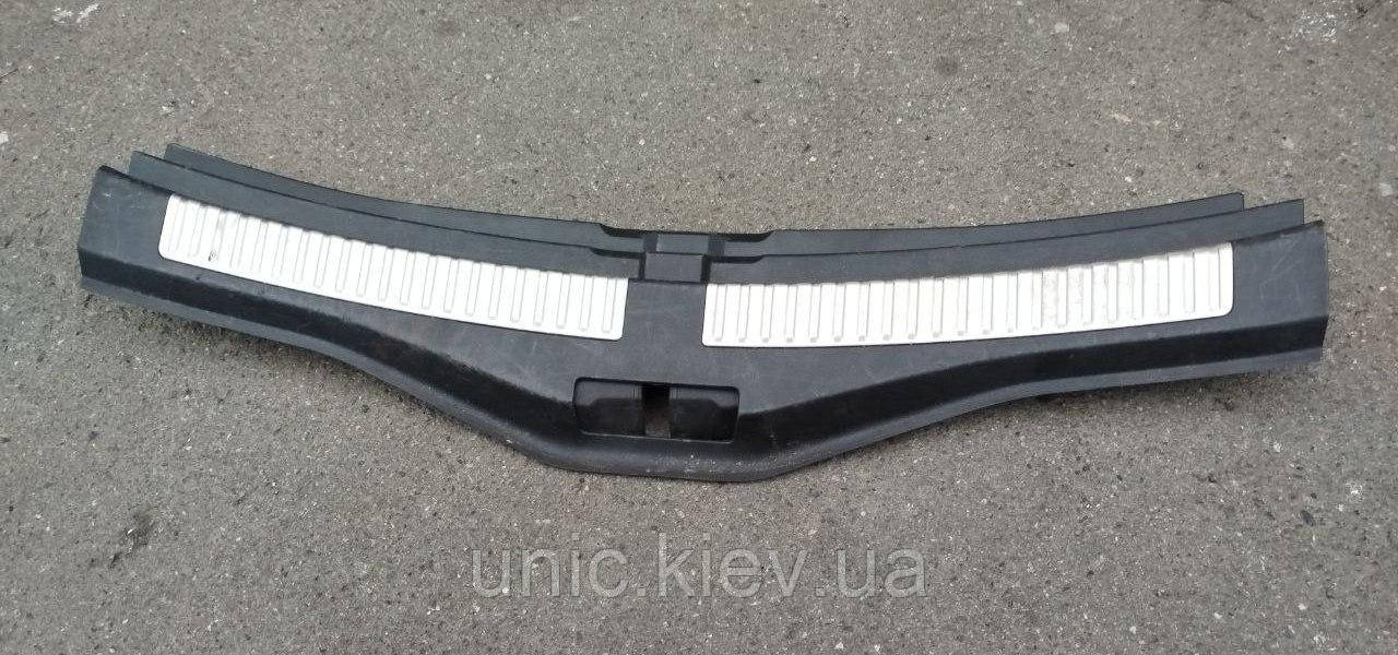 Накладка порога багажника Рено Меган 4 універсал (Renault Megane 4) б/в