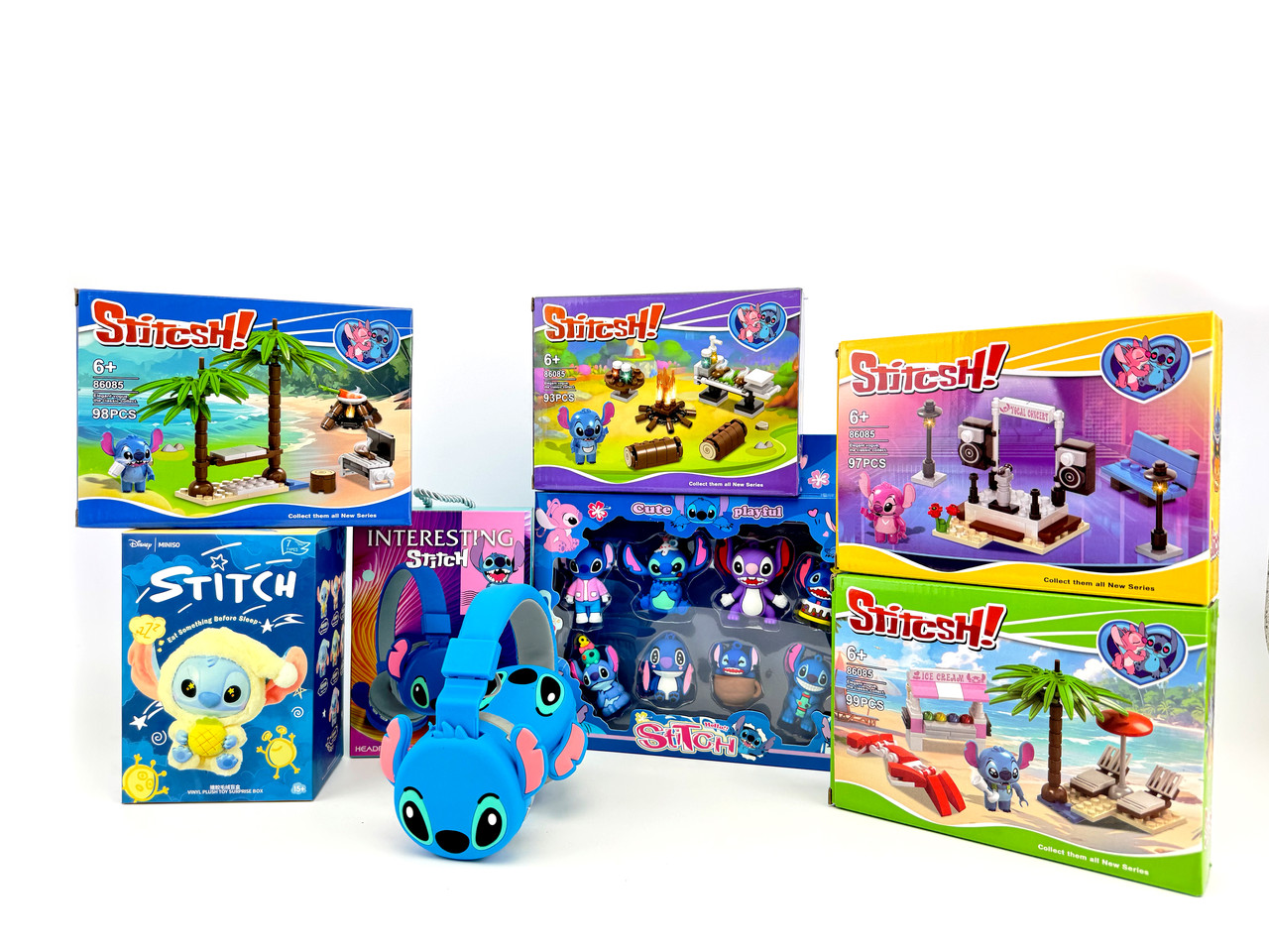 Великий Подарунковий дитячий Набір Стіч Колекція з 14шт Ліло і Стіч “LILO STITCH” Брелки, Навушники, Фігурки, Конструктори 621-02, фото 1