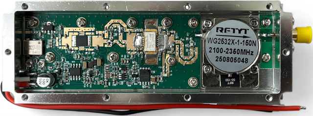 Внутрішня плата Titan-GaN 50 Вт 2100–2300 МГц з GaN-HEMT каскадом, керамічним смуговим фільтром і феритовим циркулятором RFTYI 150 Вт біля SMA-виходу.