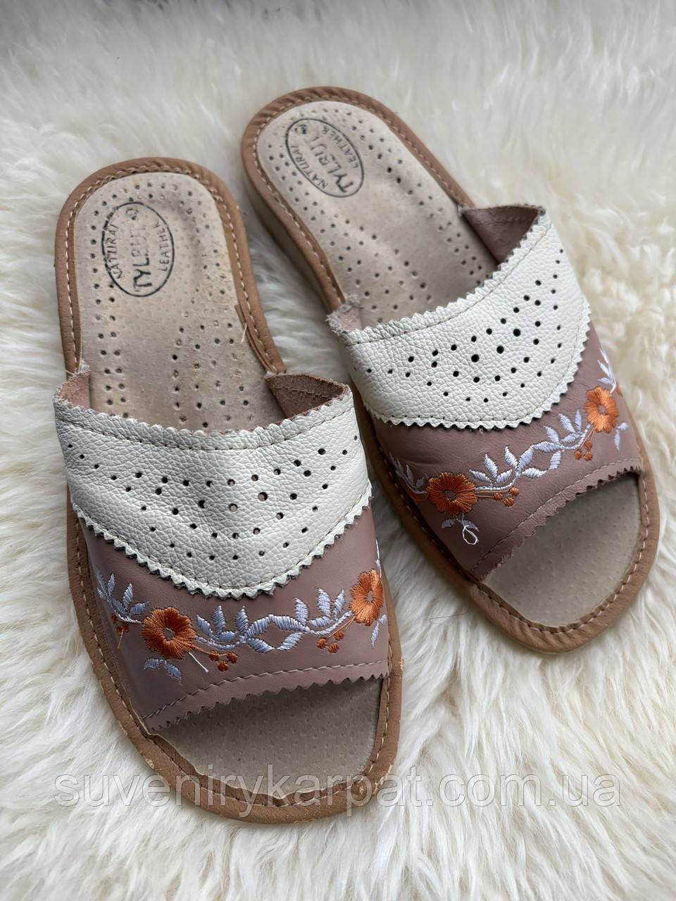 Домашні жіночі шкіряні тапочки 38 розмір уцінка виробничий брак, фото 1