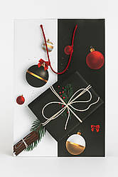 Новорічний пакет ГІГАНТ ВЕРТИКАЛЬНИЙ 47*28*10 см Червоні кулі