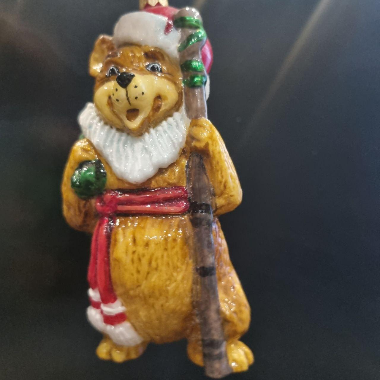 Скляна ялинкова іграшка Ведмідь Посошник у Шапці Санти Komozja Family Santa Claus