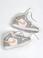Сірі кросівки унісекс Nike Air Jordan 1 High White Grey Pink Winter Fur х Джордан 36
