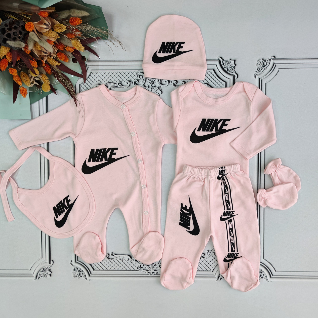 Подарунковий набір для новонародженої дівчинки, комплект на виписку Nike на 6 предметів