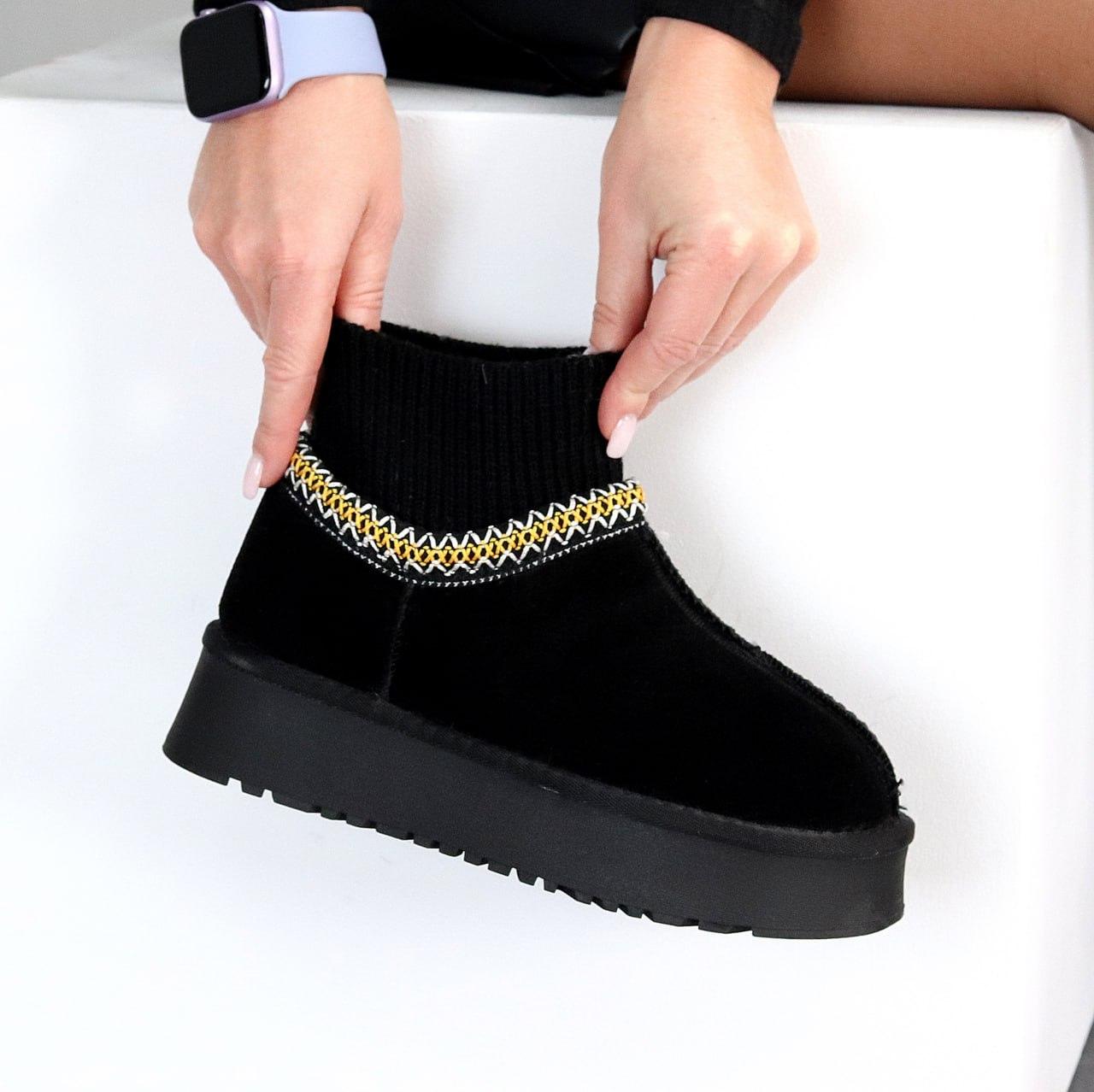 Зимові жіночі уггі замшеві короткі з дов'язом чорні натуральна замша