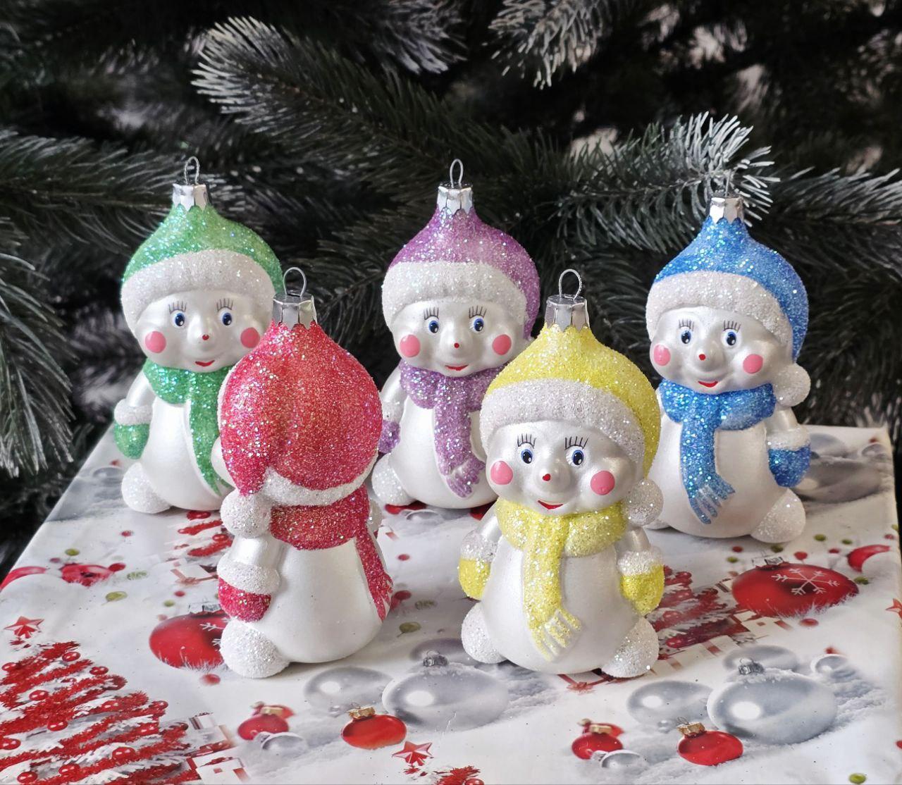 Сніговик — красива іграшка для ялинки