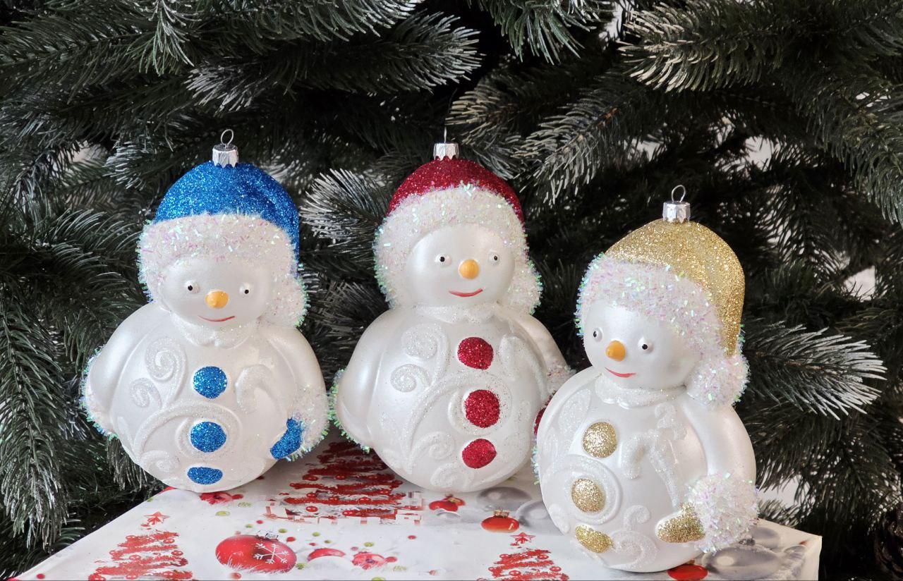 Сніговик — красива іграшка для ялинки