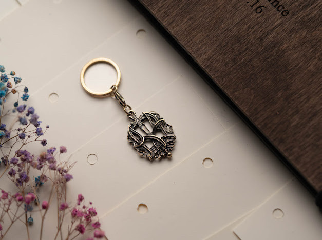 Брилок "Тризуб". Лита металева. Колір "стара латунь"., фото 1