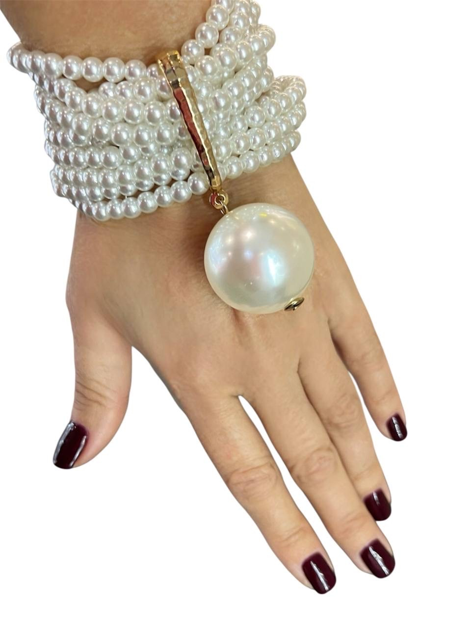 Ефектний браслет із дрібними перлами та великою перлиною, фото 1
