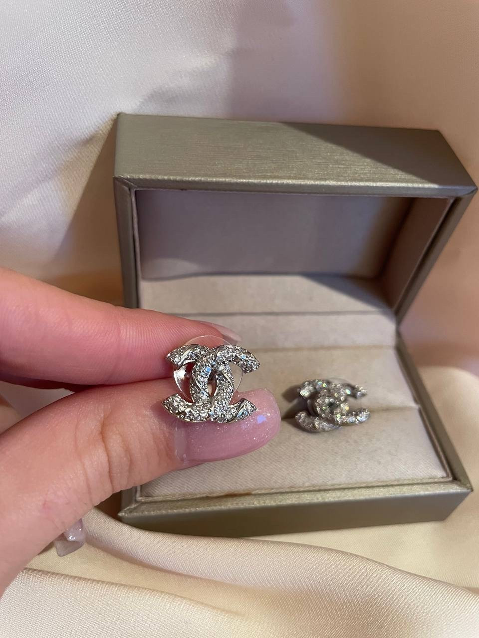 Сережки гвіздки Шанель / маленькі пусети / покриття срібло 925, фото 1