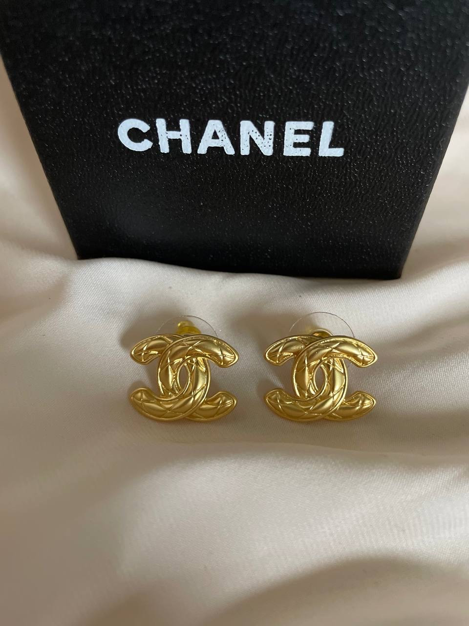 Сережки гвіздки Шанель покриття золото 18К, фото 1