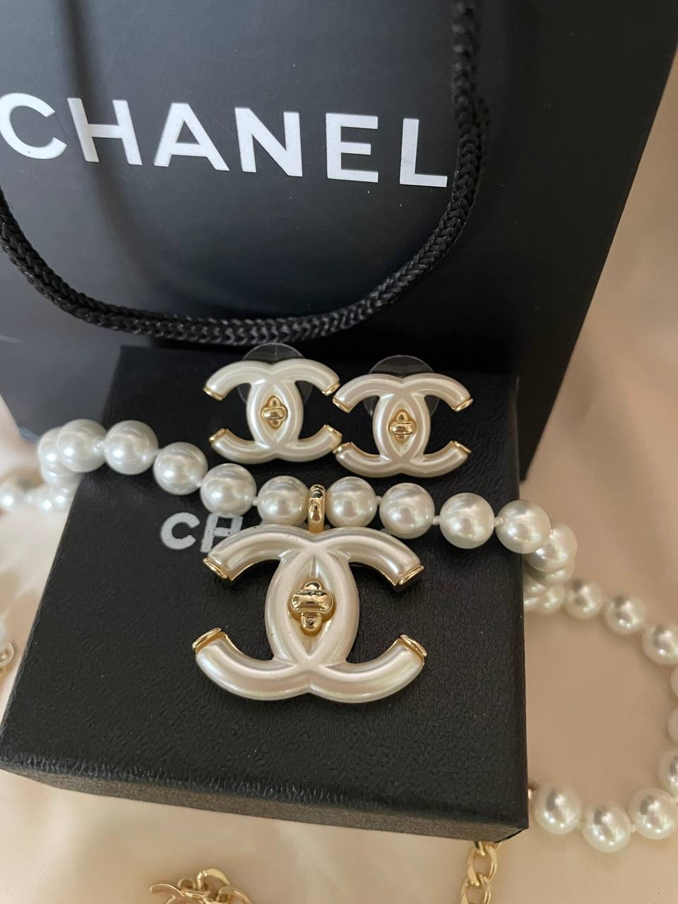 Комлект Шанель - сережки та підвіска-чокер із перлами в позолоті 18К, фото 1