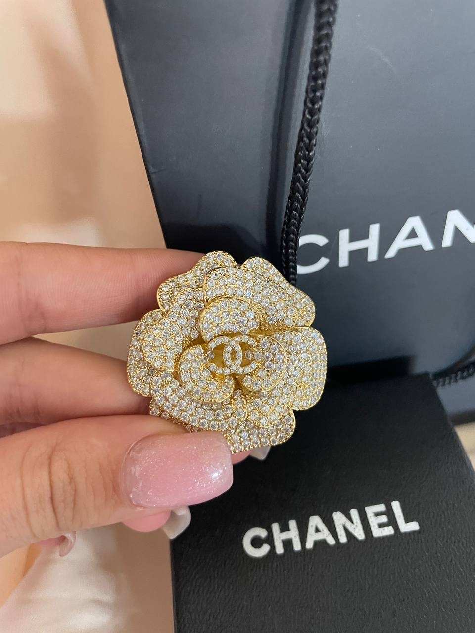 Брошка Шанель камелія покриття золото 18К з цирконами, фото 1