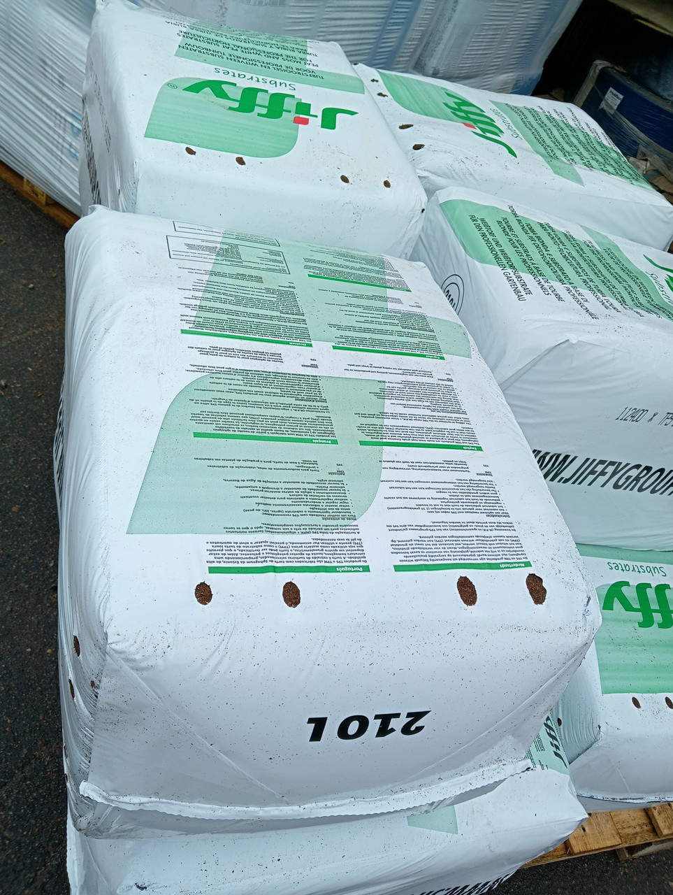 Қынаптық жыныстық қатынастан кейін балапан серіктесіне оның кискасын жалауға мүмкіндік береді.