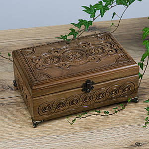 Шкатулка Дерев'яна різблена на металевих ніжках горіх 26*16 см Гранд Презент СДС 070