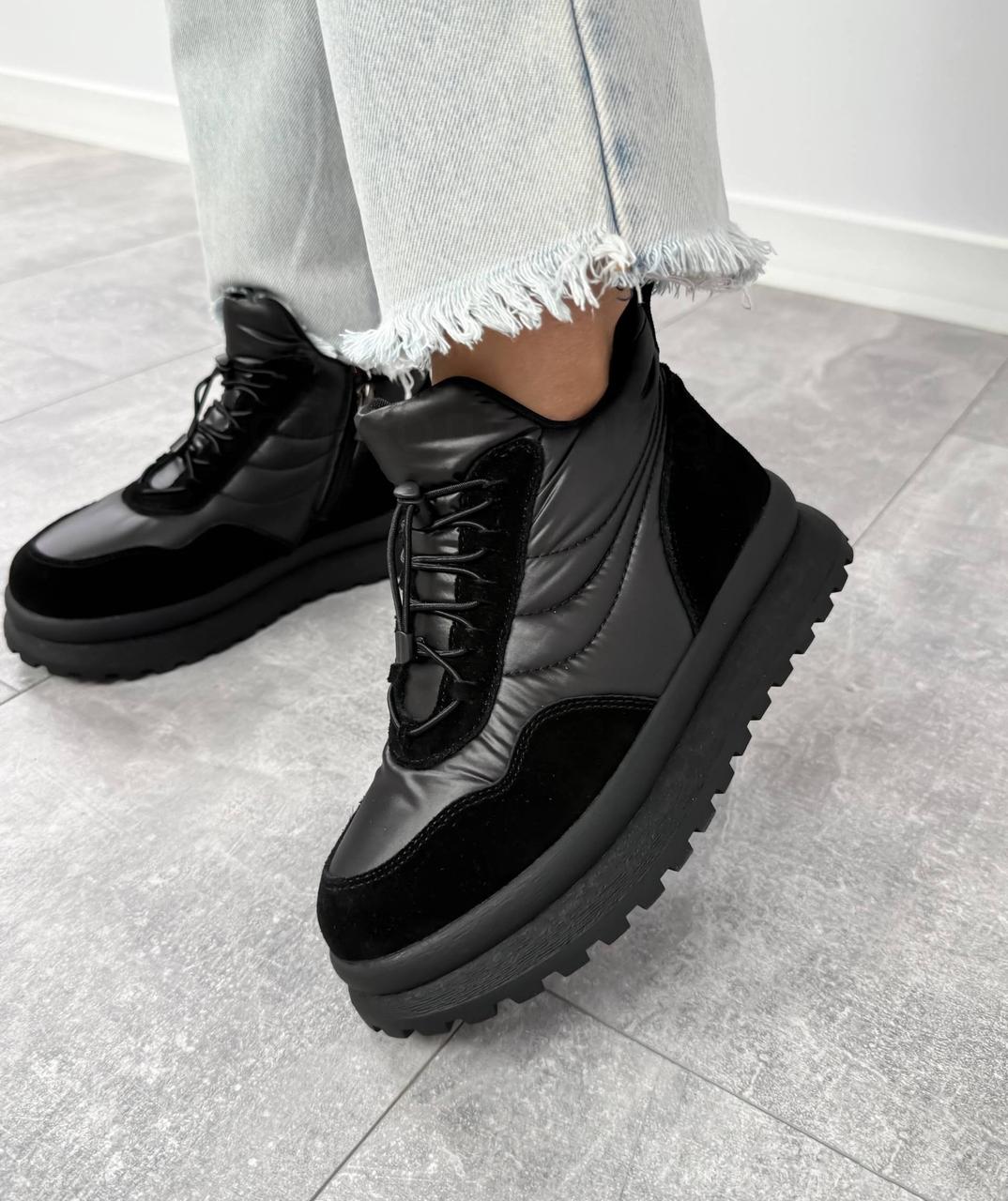 Жіночі зимові черевики дутики на хутрі чорні натуральна замша/плащівка