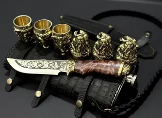 Фляга у шкіри з чарками 6 шт "Козаки" + ніж | Подарунок для військового