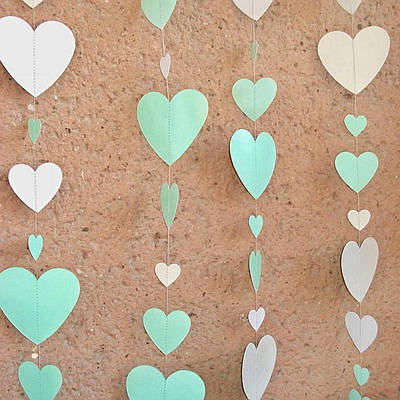 Гірлянда для декору свята «Серця», колір м'ятний із білим, 1,5 метра