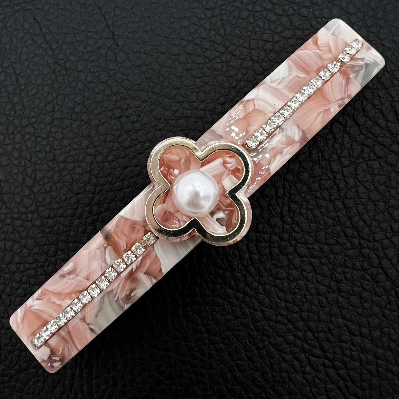 Заколка автомат для волос розового цвета мраморная с белыми стразами и бусиной ширина 2 см длина 9.5 см