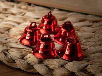 Червоні металеві дзвіночки для прикрашання одягу, декору та сувенірів розміром 22 мм