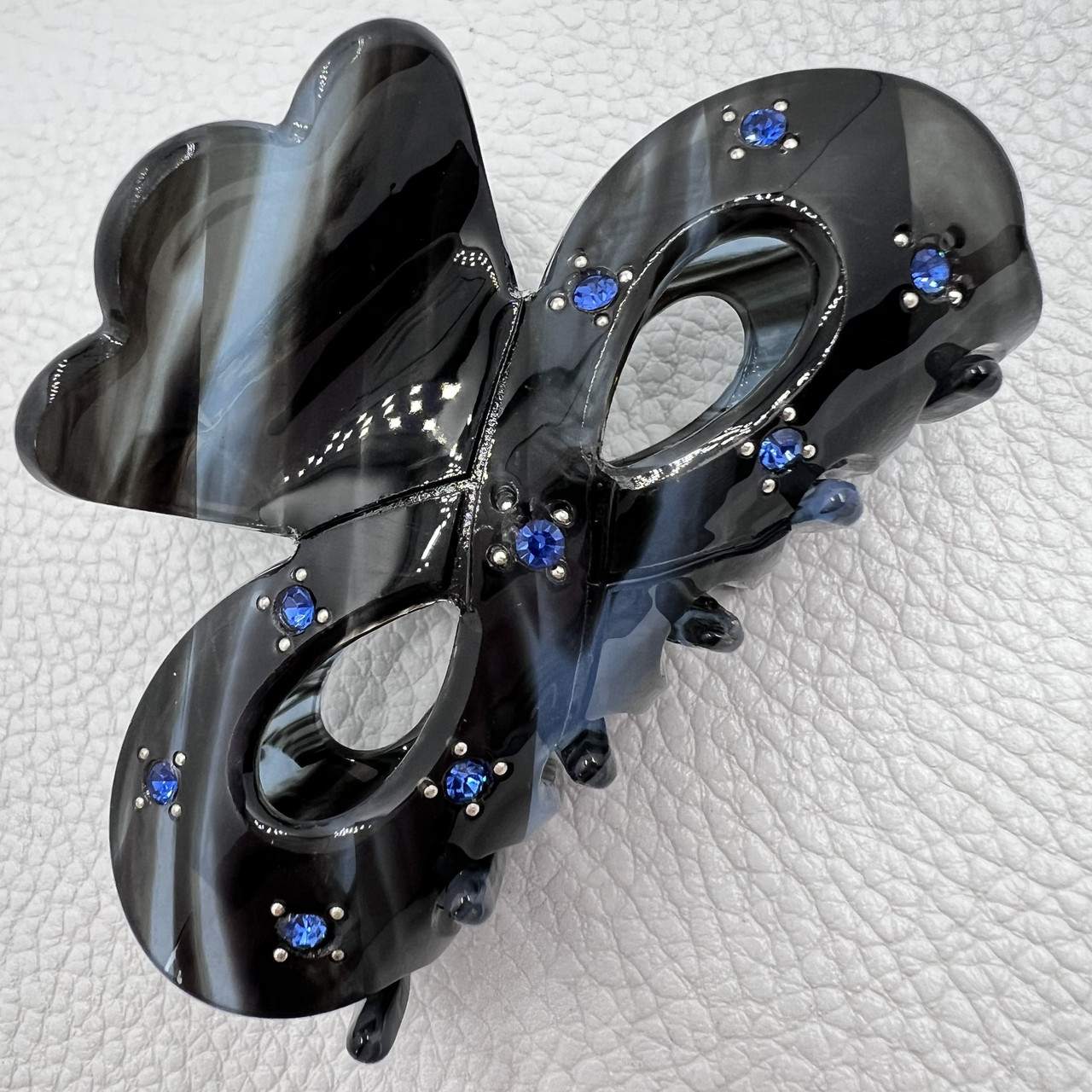 Краб для волос прочный французский пластик черно синего цвета с голубыми стразами ширина 4 см длина 7 см