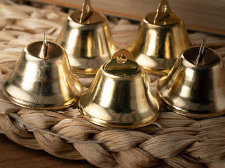 Маленькі золоті дзвіночки для декорування сувенірів, скрапбукінгу та одягу золото розміром 32 мм