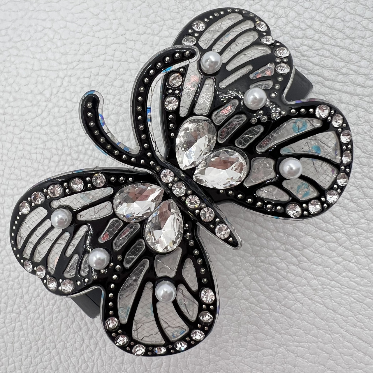 Заколка автомат для волос глянцевая бабочка черного цвета с стразами и белыми бусинами ширина 4.5 см длина 8 см