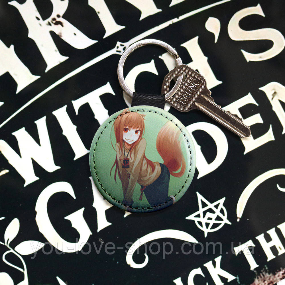 Брелок круглий на рюкзак Вовчиця та прянощі — Spice and Wolf KR5540, фото 1