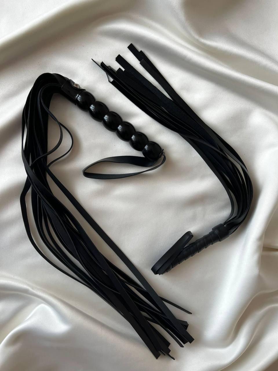 Аксесуар для рольових ігор БДСМ — плетіння/флоггер з екошкіри, Чорна