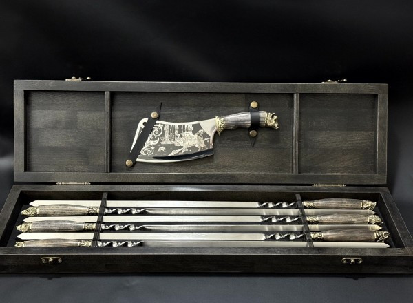 Набір подарунковий для шашлику "Звірі" в дерев'яному кейсі з сікачем, фото 1