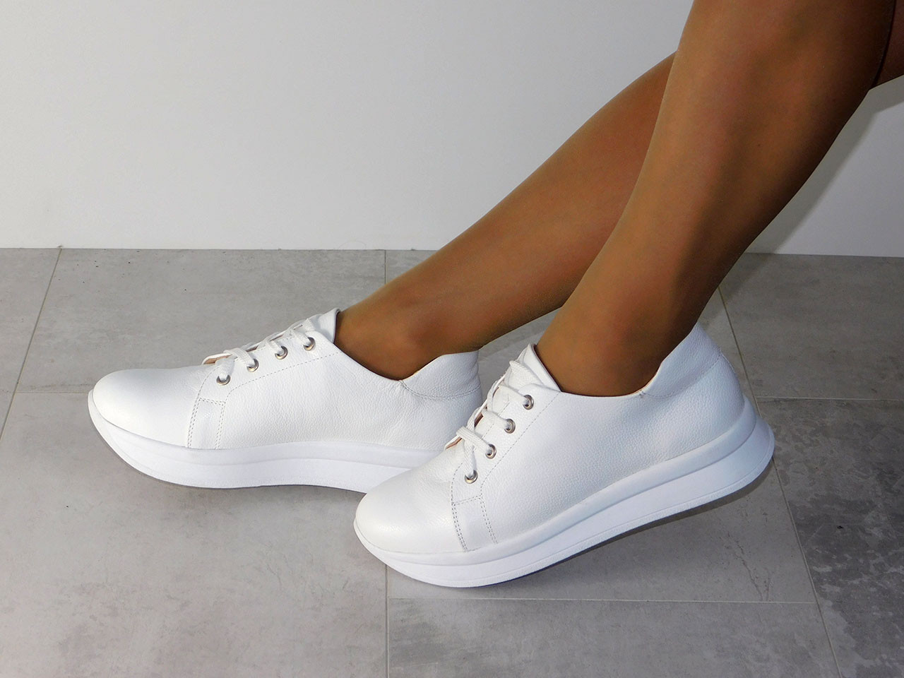 Кросівки шкіряні жіночі білі, фото 1