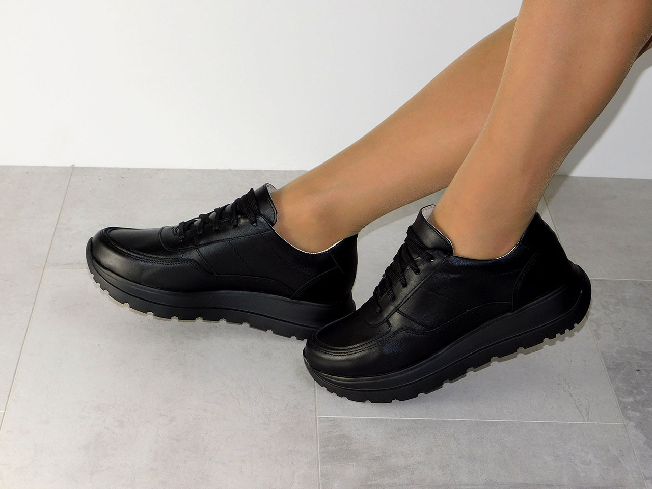 Кросівки осінні жіночі з натуральної шкіри чорні, фото 1