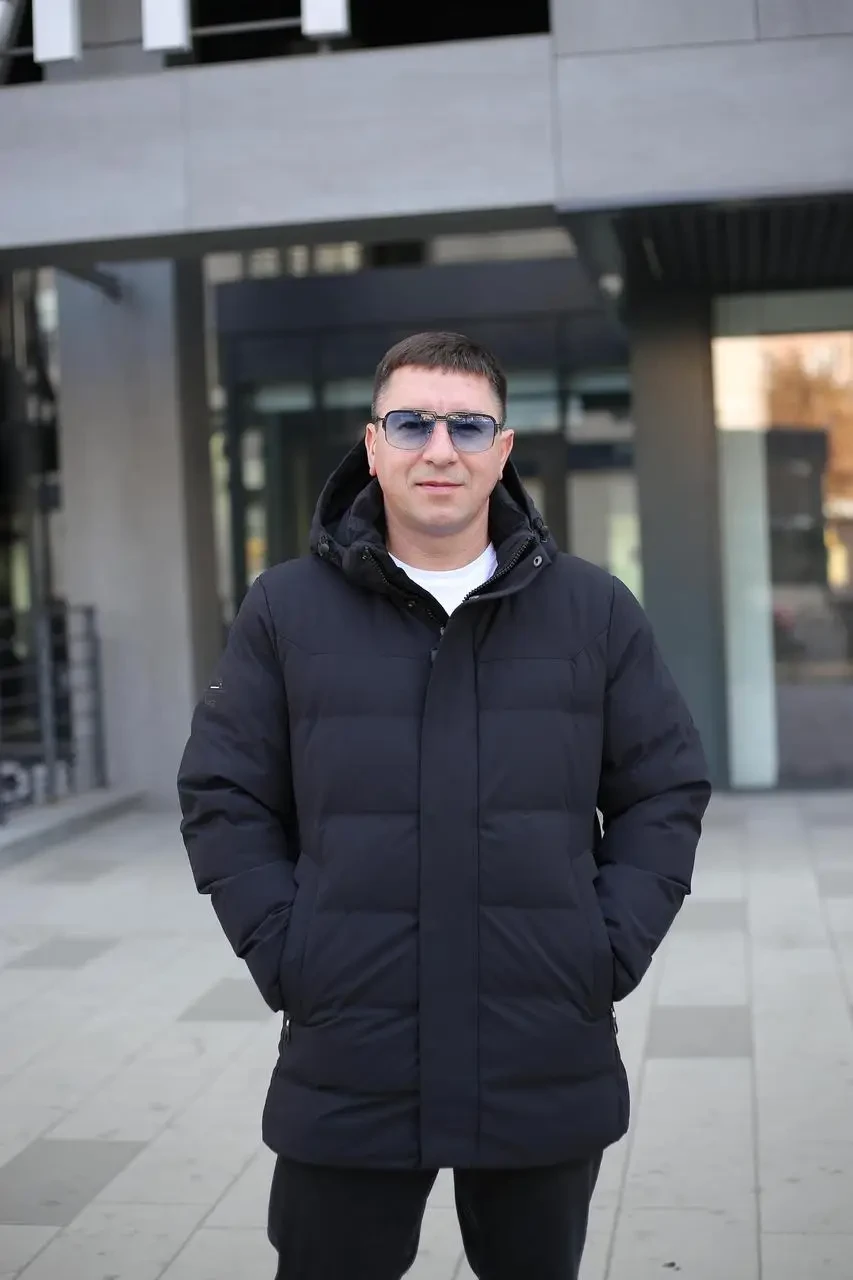 Подовжена тепла чоловіча зимова куртка Black Vinyl С24-2399C, фото 1