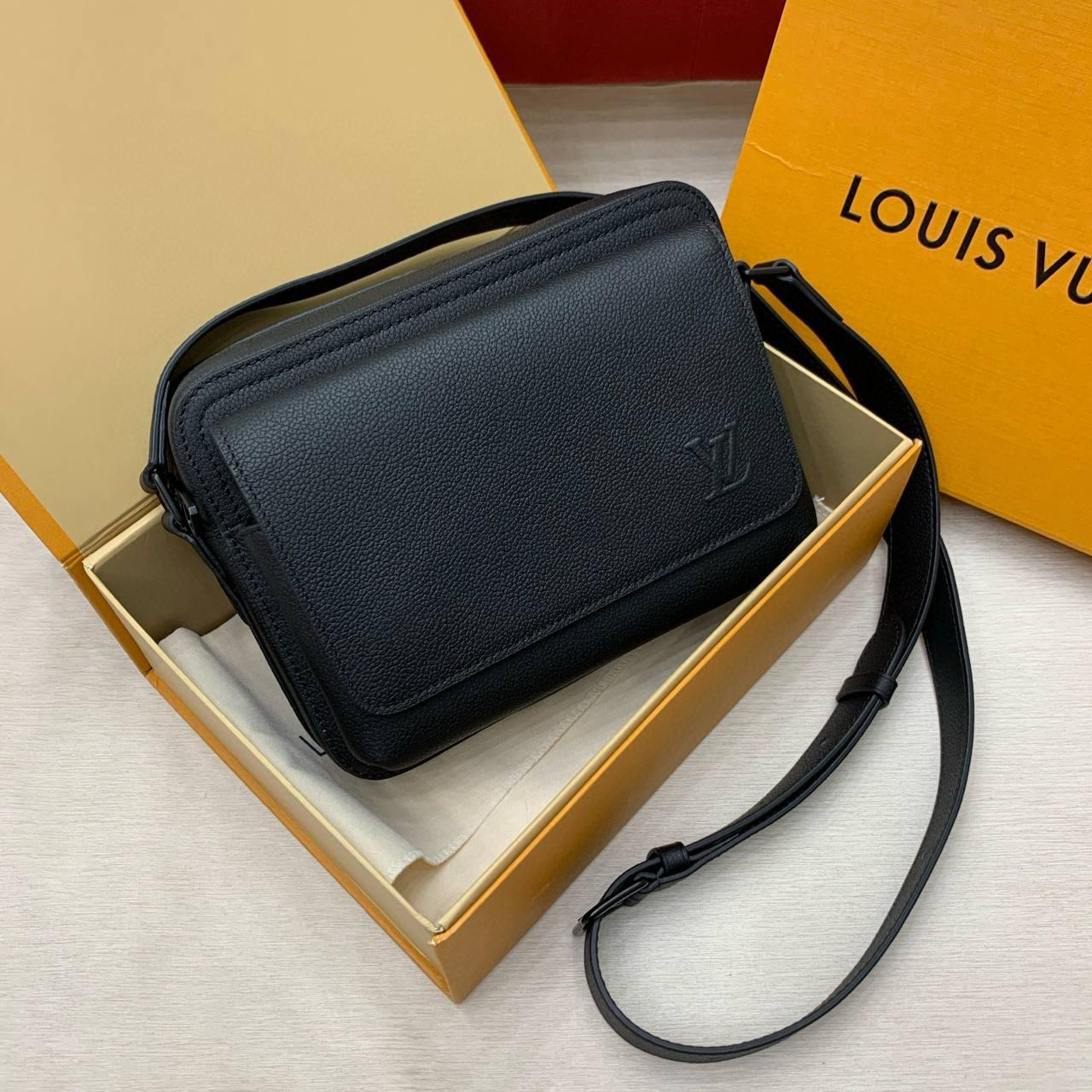 Сумка-Boarding Messenger Луї Віттон чорна