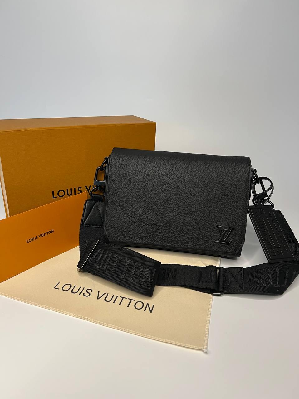 Чорна Сумка через плече Louis Vuitton, фото 1