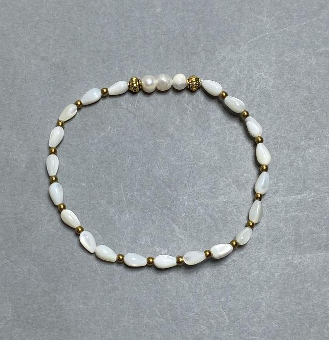 Браслет Перламутр крапля 7х4мм+-Гематит кулька 2мм+- Перли 5х4мм+- L- 18см +-стрейч, фото 1