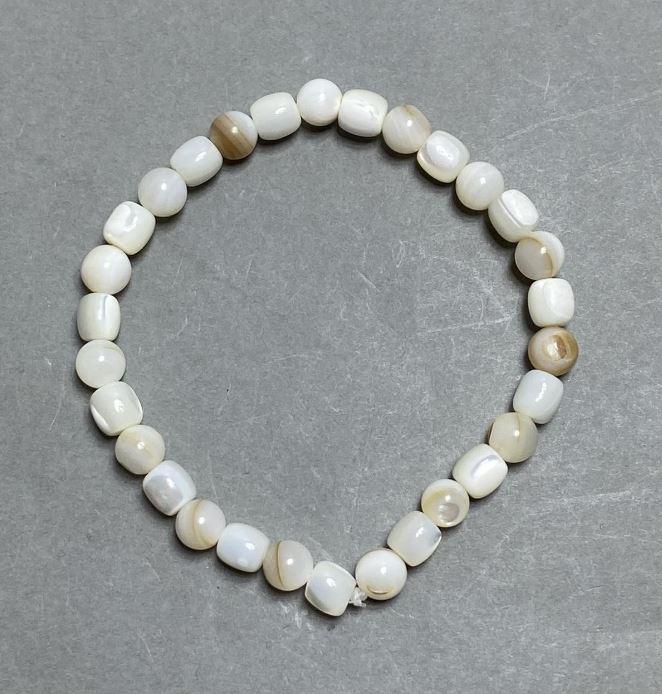 Браслет Перламутр кулька 6мм+-барило 6х6мм+- L- 18см +-стрейч, фото 1