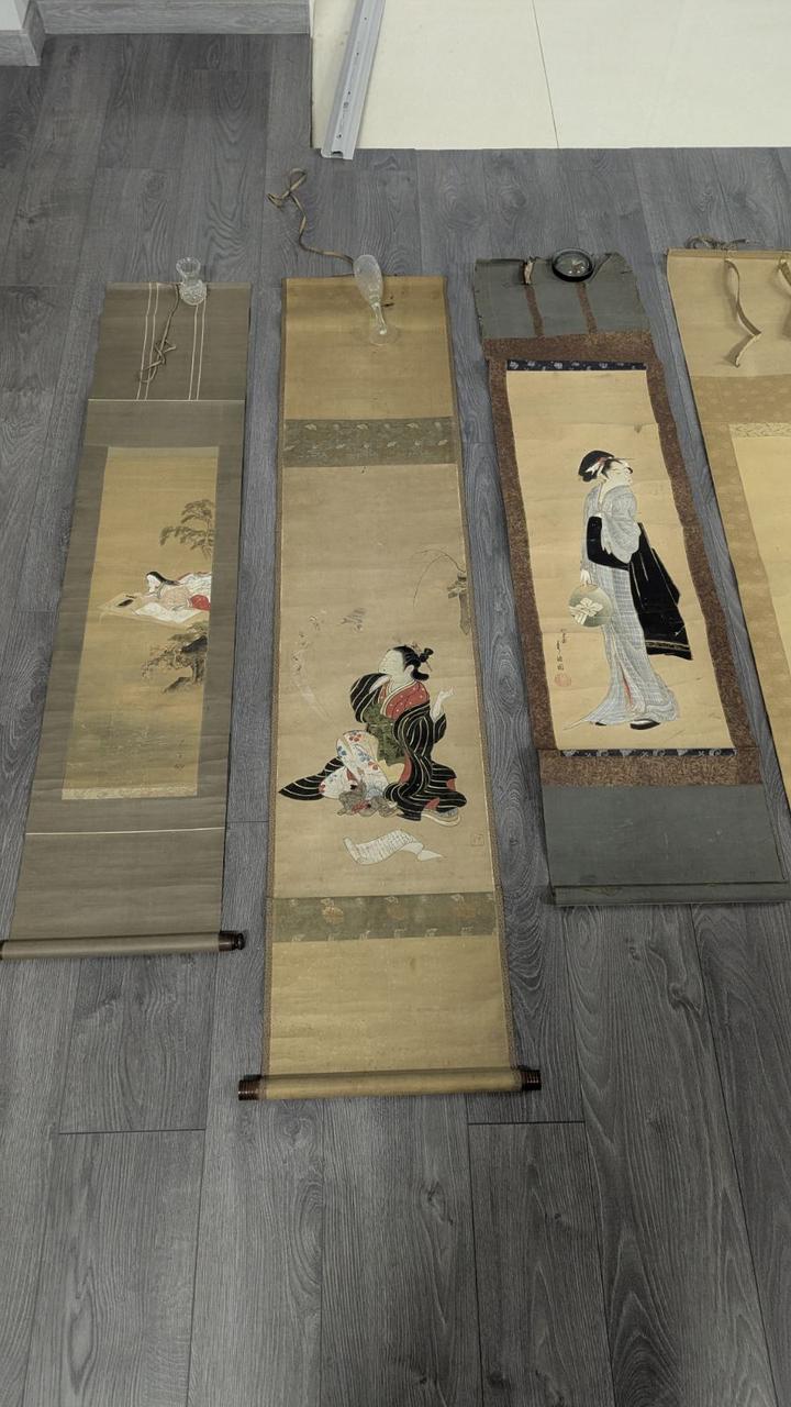 Свиток (сувій) Марасакі у храмі милується місяцем  19ст. автор Такеши Исуре