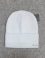 Шапка жіноча однотонна класична