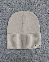 Шапка жіноча однотонна класична