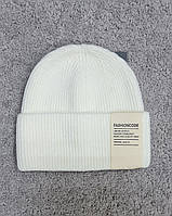 Шапка жіноча однотонна класична