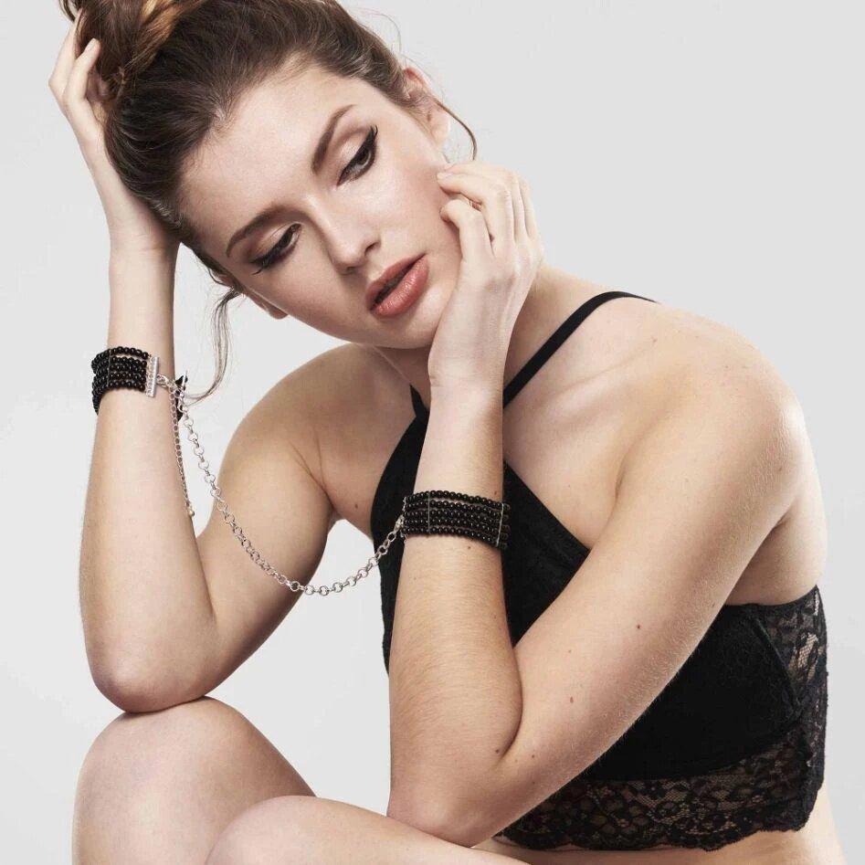 Браслети-наручники Bijoux Indiscret перлинні, чорні, фото 1