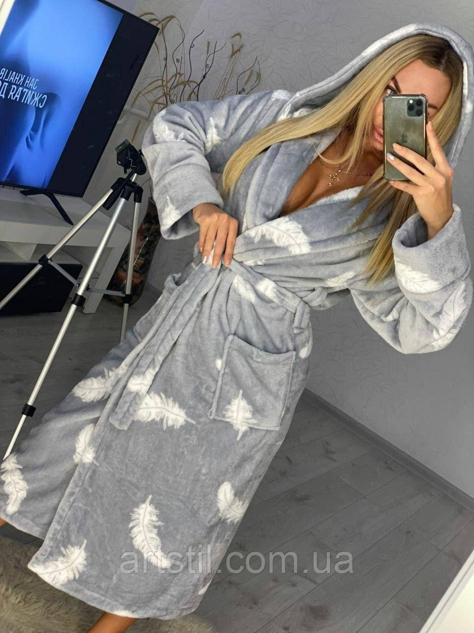 Довгий теплий жіночий халат сірого кольору з принтим пера, фото 1