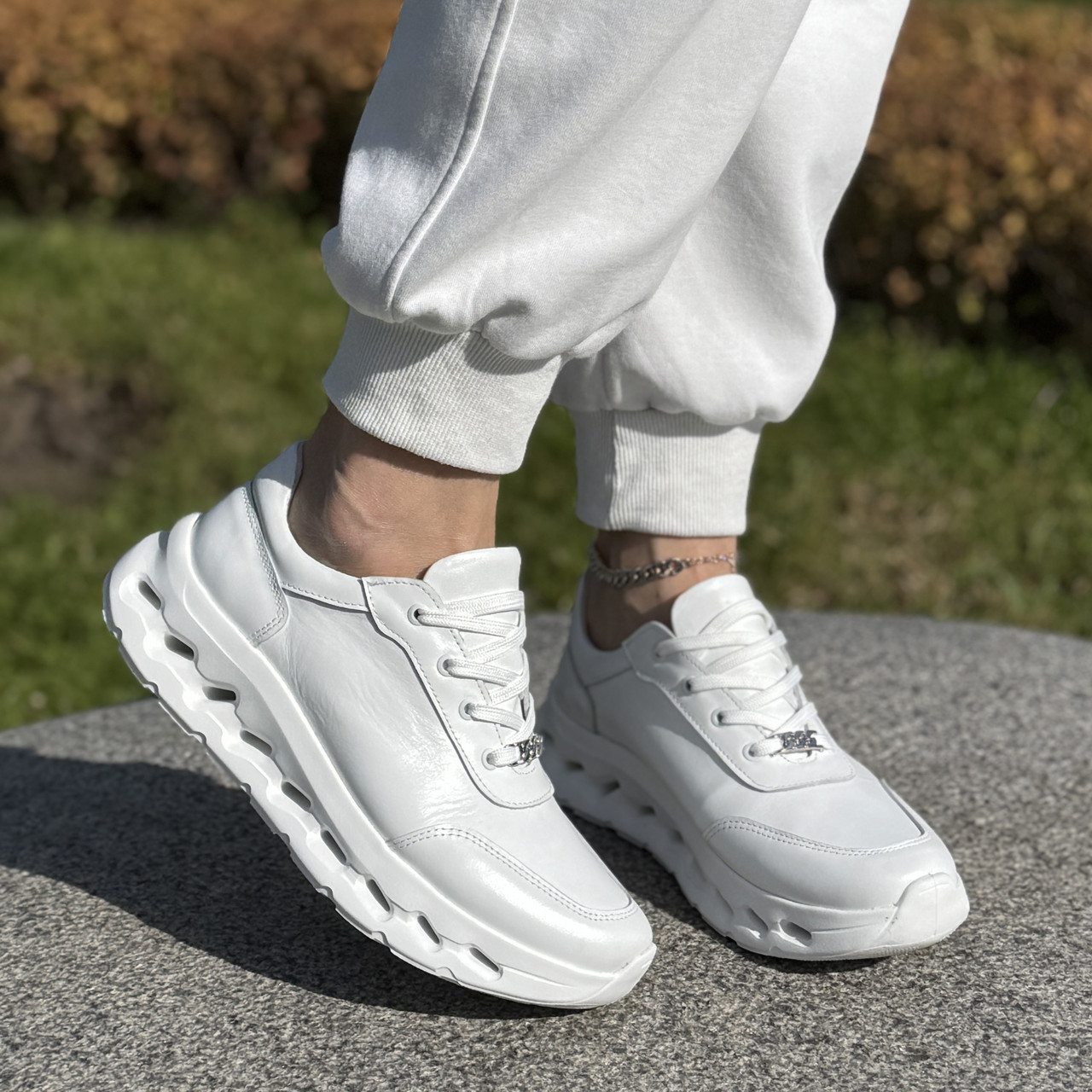 Кросівки білі шкіряні жіночі на шнурівці. 36-41 розміри, фото 1