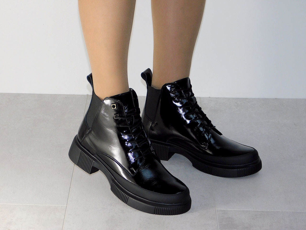 Черевики челсі жіночі шкіряні лаковані демісезон чорні, фото 1