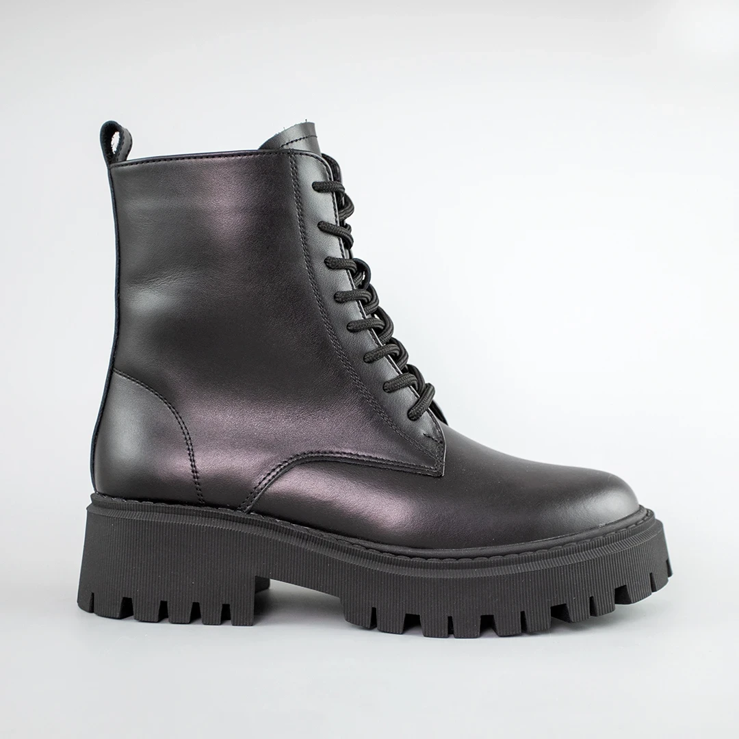 Чорні зимові черевики з натуральної шкіри утеплені хутром на товстій підошві