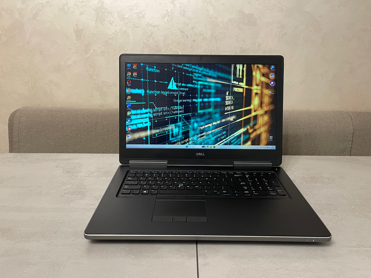 Ноутбук Dell Precision 7720, 17,3" FHD IPS, i7-6820HQ, 16GB, 256GB+1TB, Nvidia 6GB, фото 1