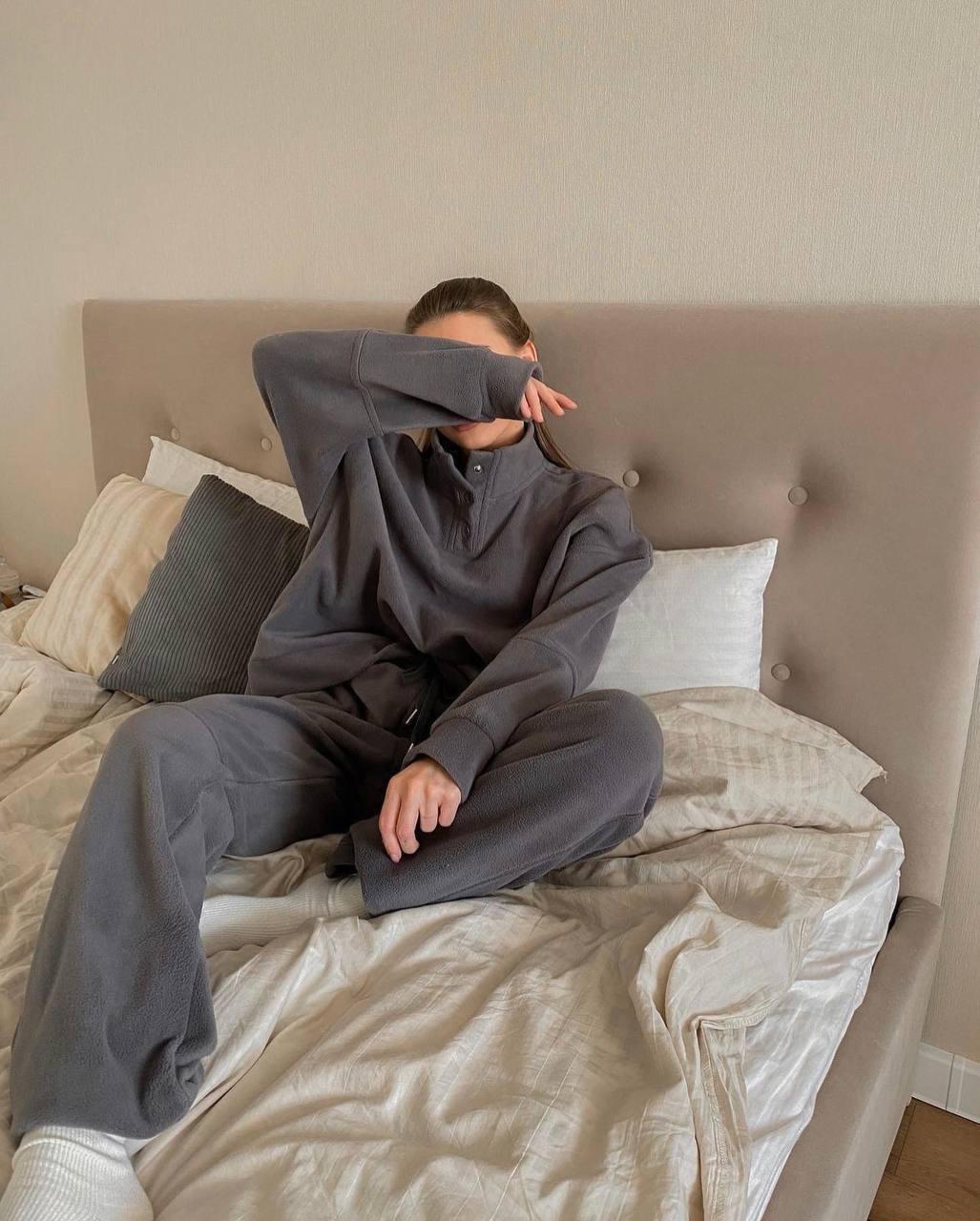 Дуже теплий жіночий костюм графітового кольору, фото 1