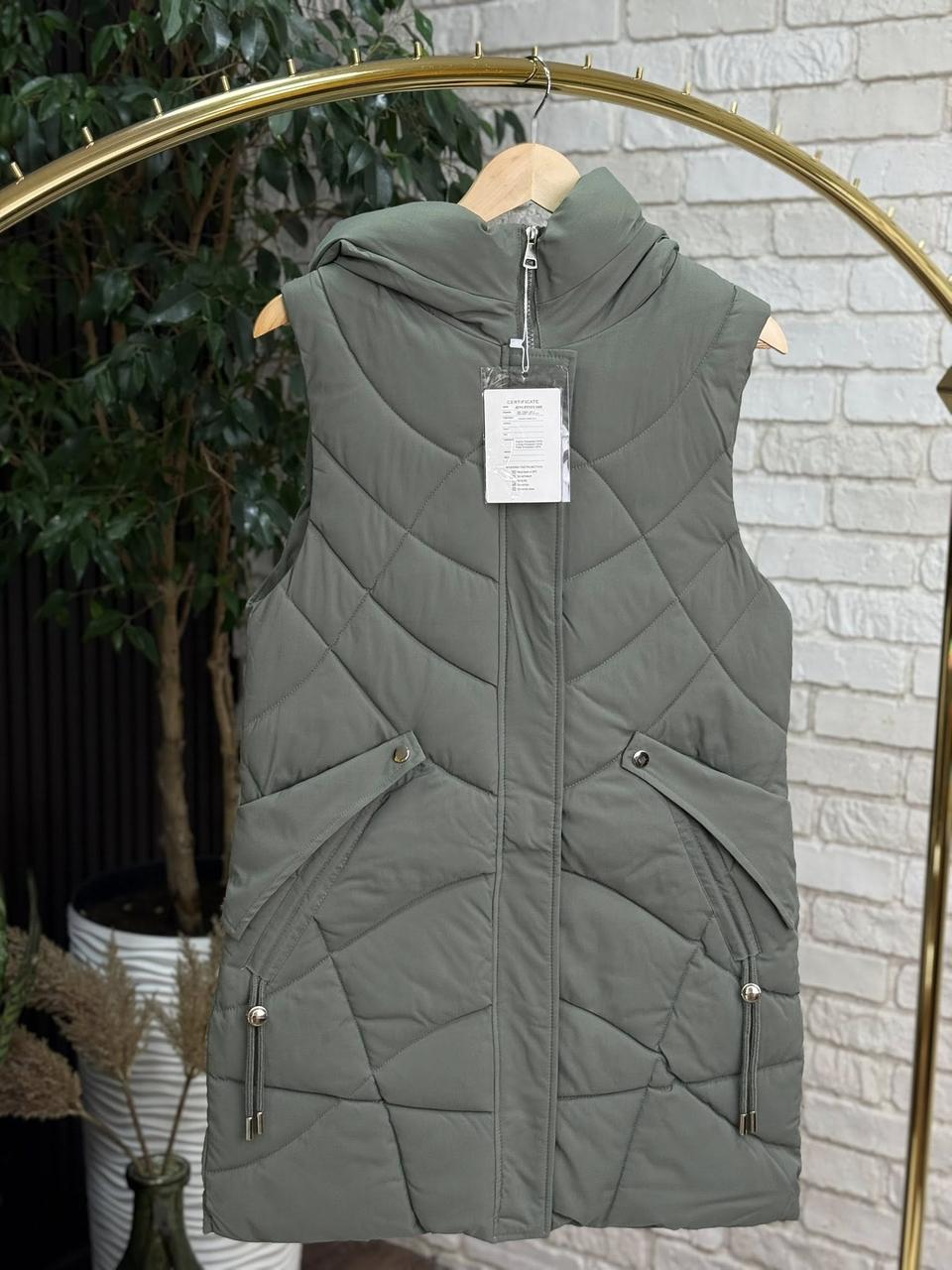 Стильна жіноча жилетка на синтепоні 100, тканина "Плащівка" 44, 46, 48, 50, 52 розмір 44