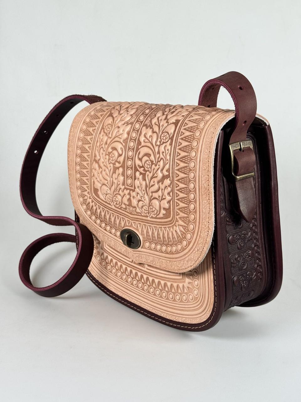 Авторська шкіряна сумка жіноча "Дубок" ручної роботи, сумка етнічна карпатська пудрово-бордова, фото 1